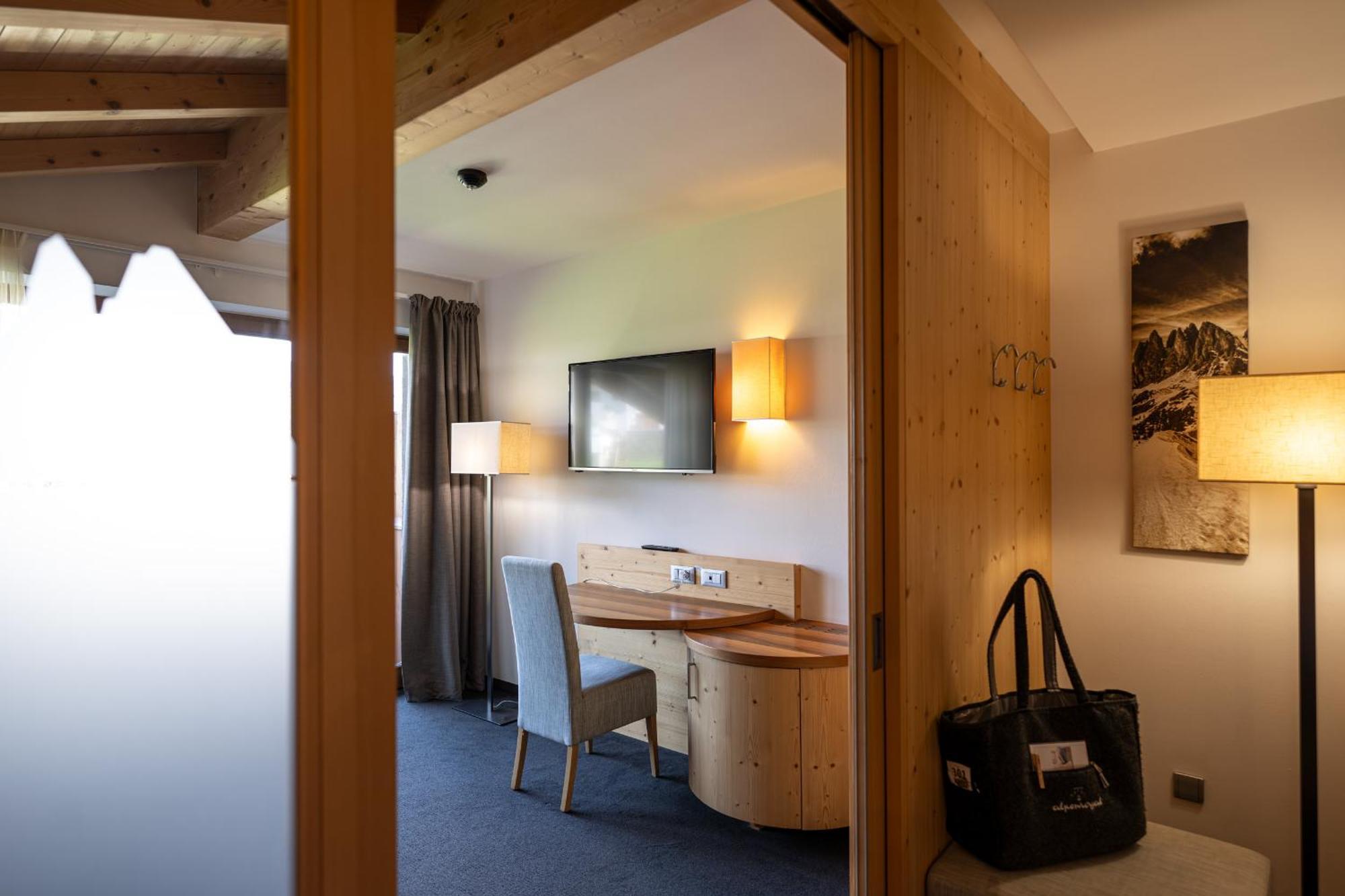 Hotel Alpenroyal Castelrotto Esterno foto