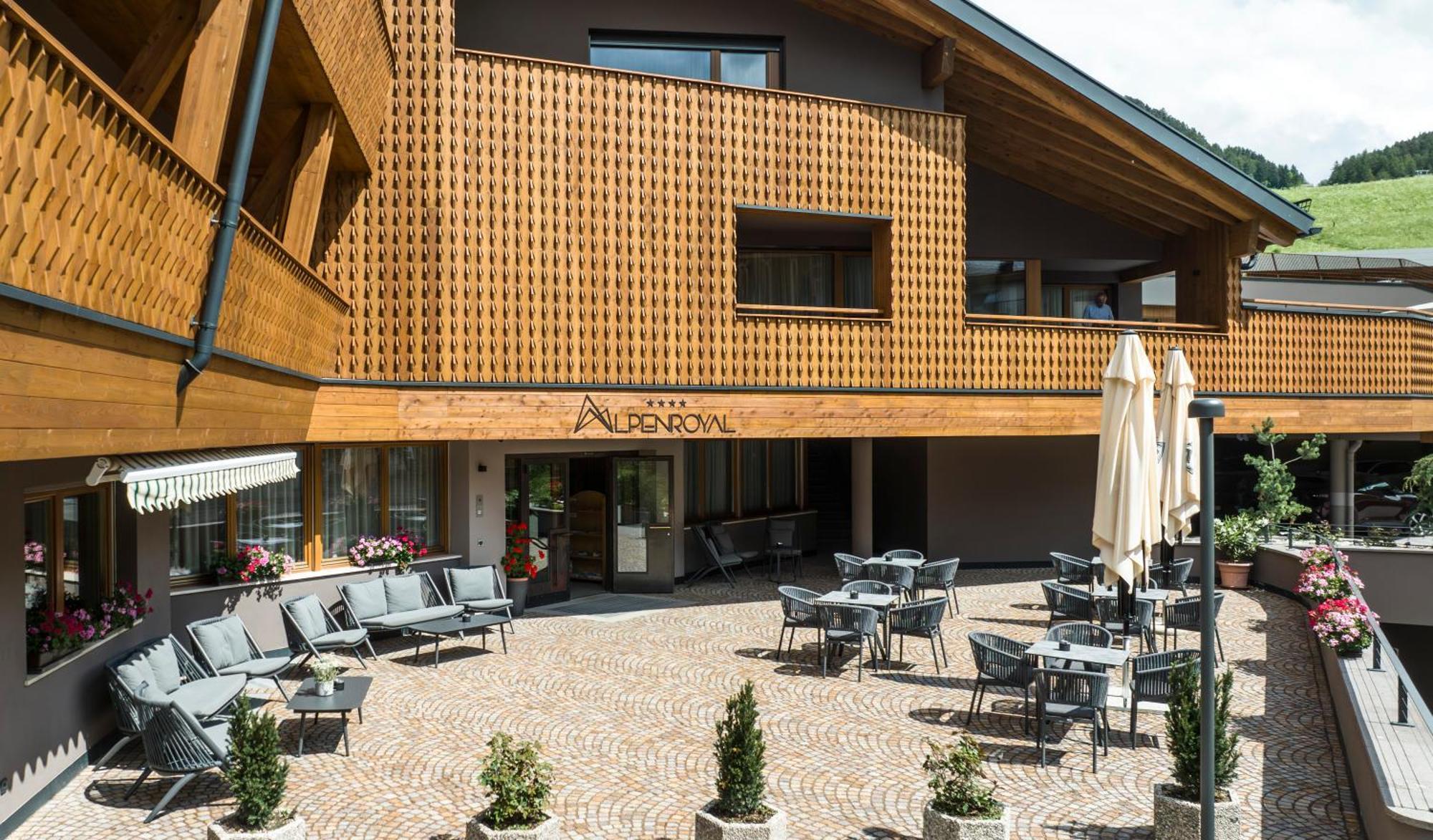 Hotel Alpenroyal Castelrotto Esterno foto